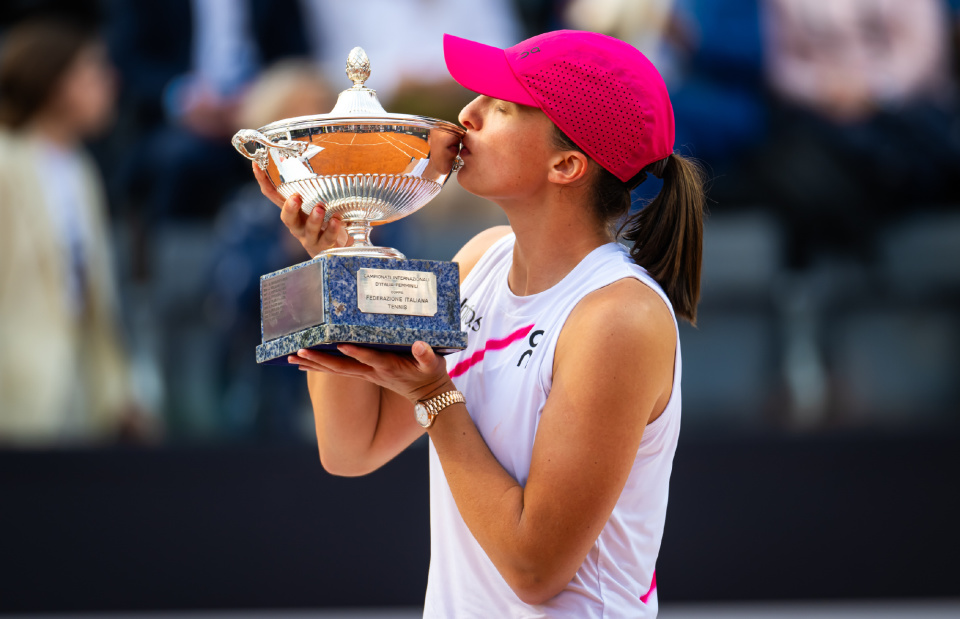 科维托娃重返赛场，重返赛场首场状态出色，SKT观众沸腾！